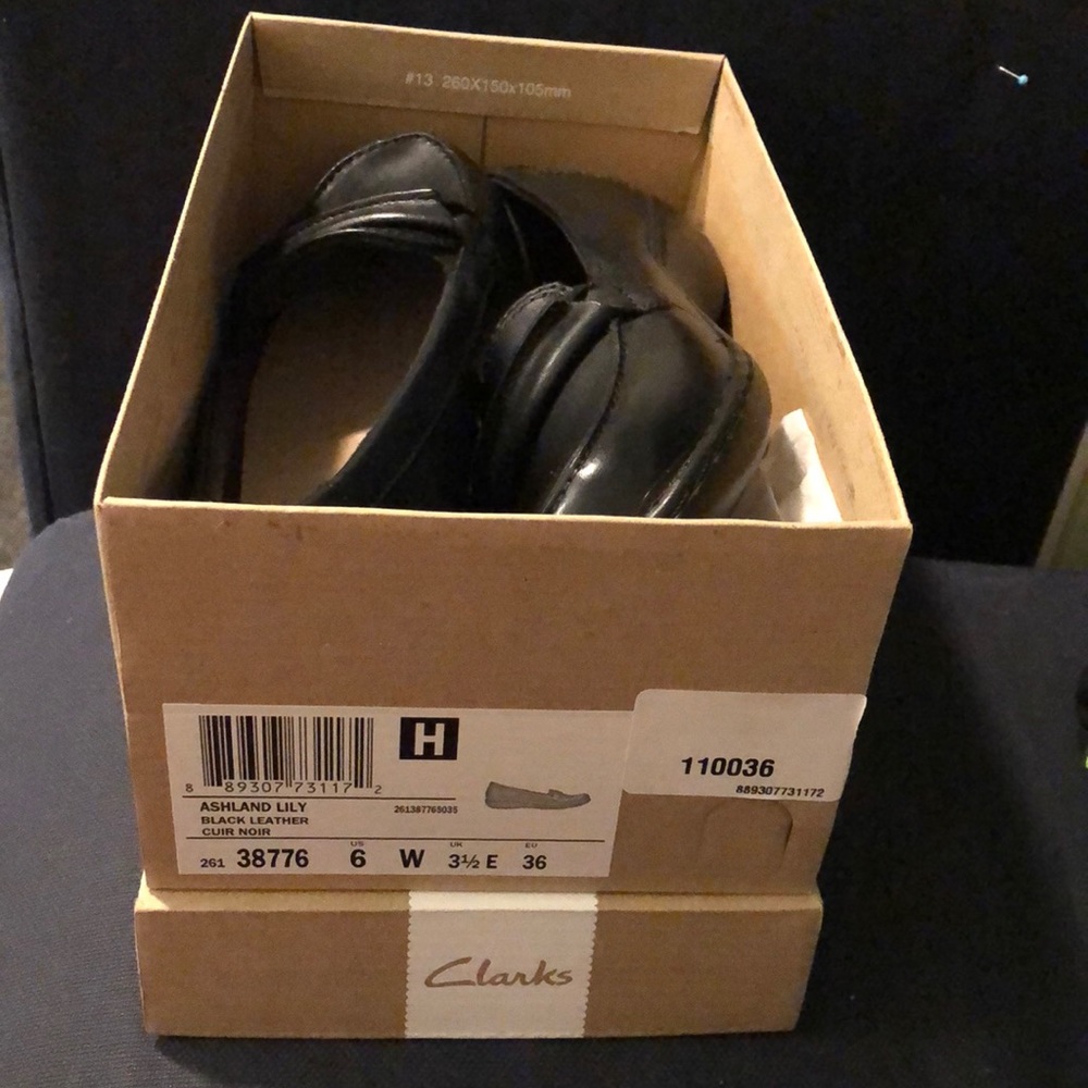 Clarks Black 6W Loafer